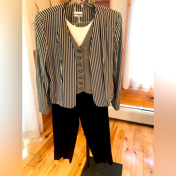 Womens Black and Cream Pant Suit. Perception. Size 10. Rayon and Acetate. - Picture 1 of 5
